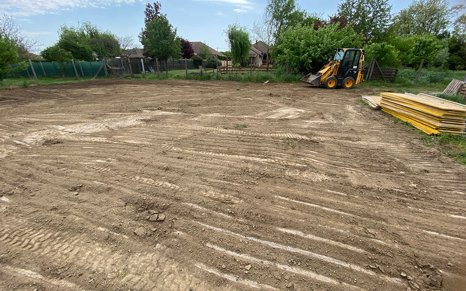 Gépi földmunka, tereprendezés, markoló, kotrás, tereprendezés, terep karbantartás, terep tisztítás, Baranya, Tolna, Somogy, Budapest, Pest megye