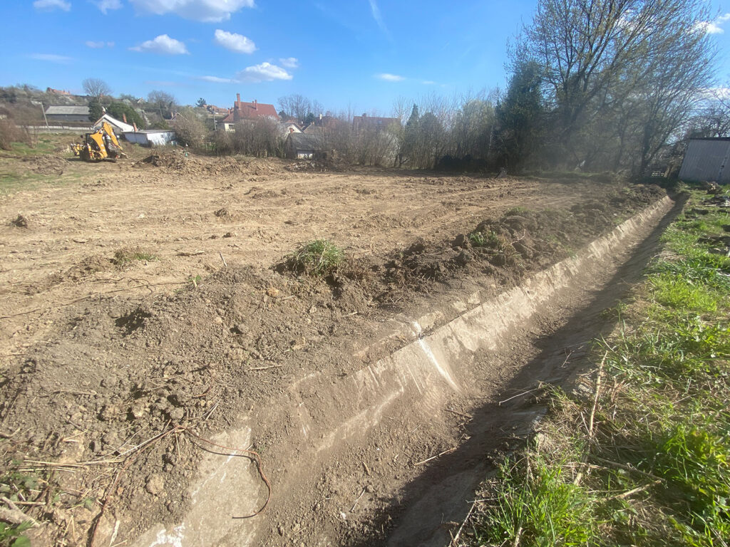 Gépi földmunka Pécs, tereprendezés Pécs, markolós Pécs, Baranya, Somogy, Tolna, Budapest, Pest, Meliva Garden