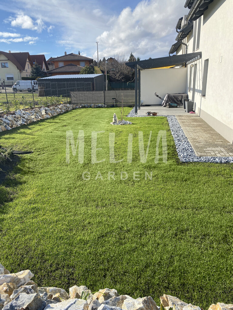 Szépen füvesített kert referencia, kertápolás, kert karbantartás - Meliva Garden