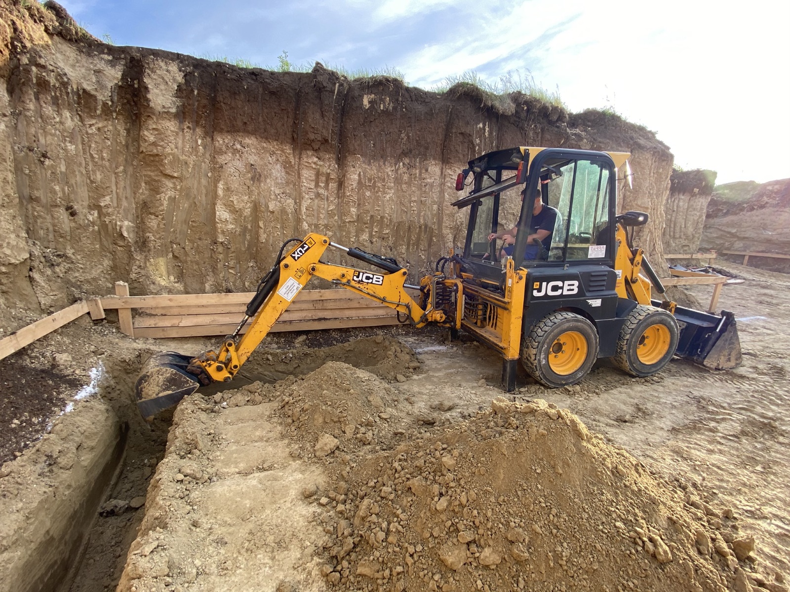 Kézi és gépi földmunka, landing oldal kép