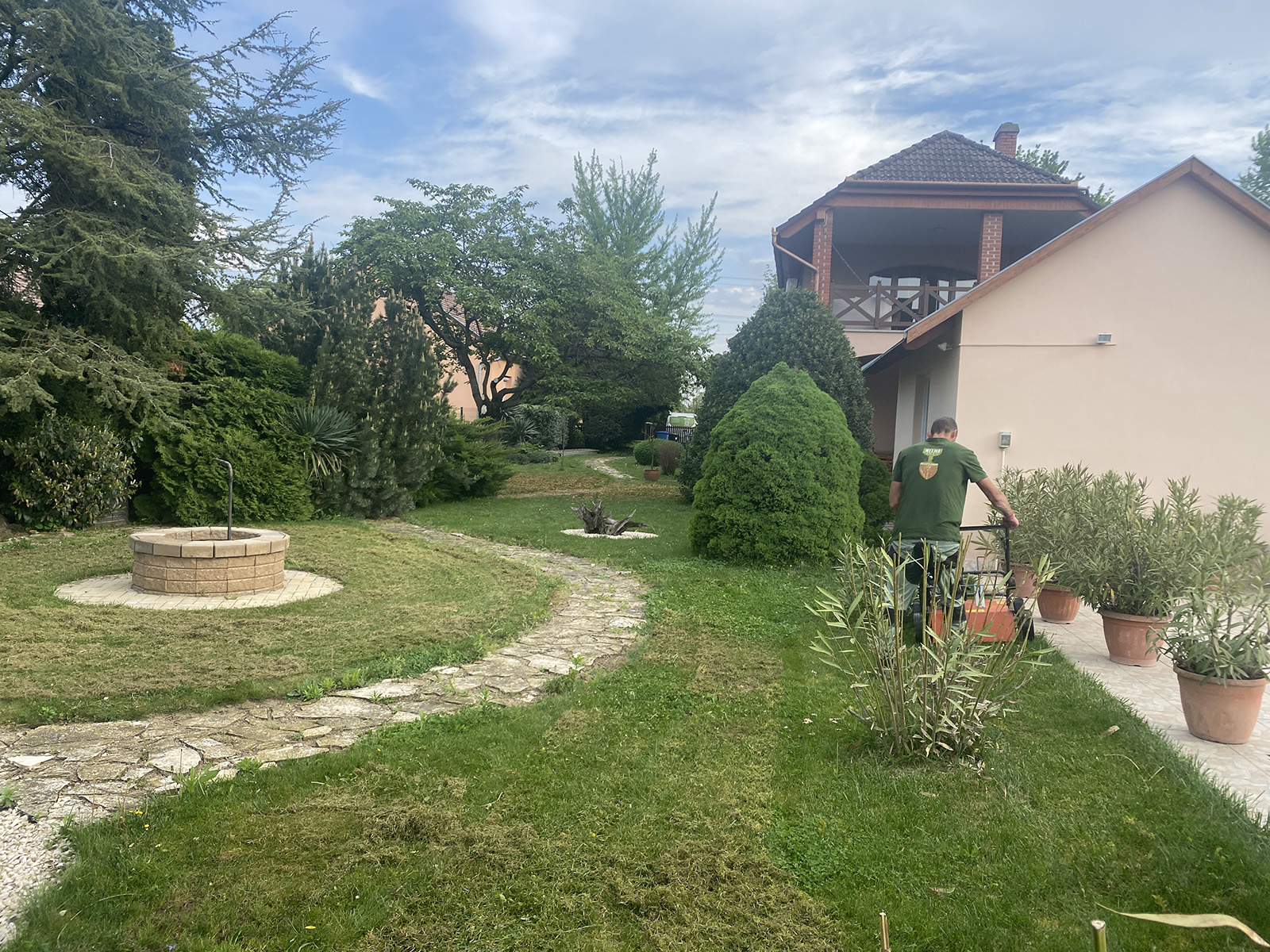 Kertgondozás Villány, gyepszellőztetés referencia, Meliva Garden