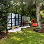 Kert felújítása Pécsen, nyugalom és harmónia, kerti híd, kerti pad, kőpad, kerti paraván