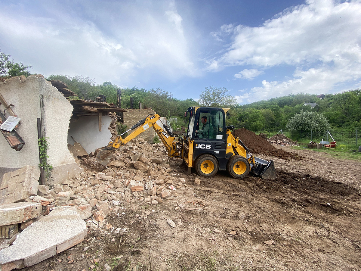 Gépi és kézi földmunka Pécs, Baranya, Tolna, Somogy - bontás