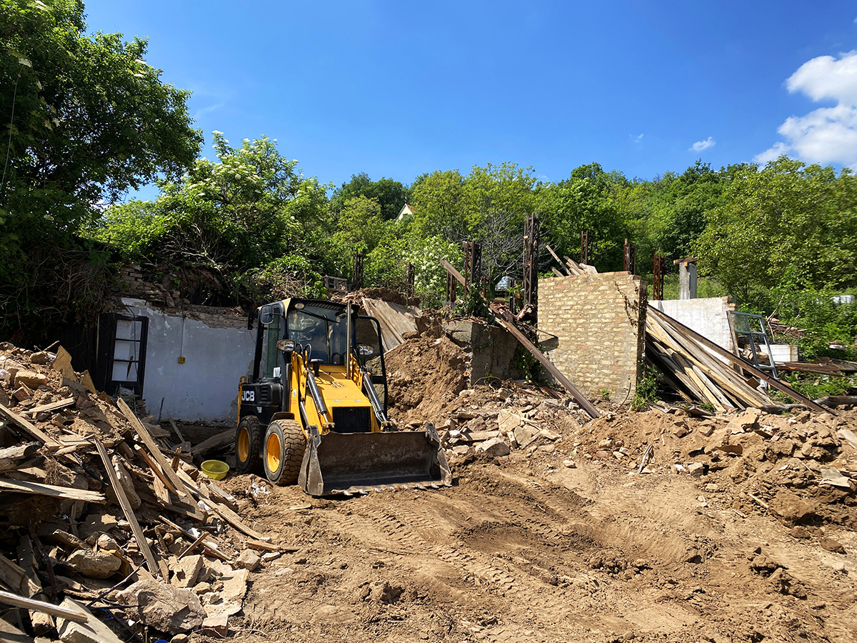 Gépi és kézi földmunka Pécs, Baranya, Tolna, Somogy - épületbontás